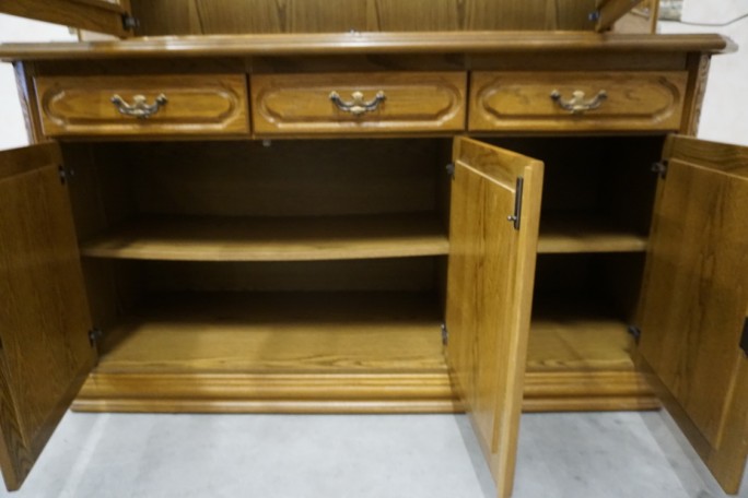 WITRYNA Z KOMODĄ DĘBOWA PODŚWIETLANA SZER. 156 CM