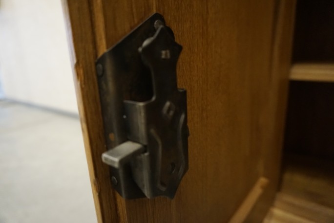 WITRYNA Z KOMODĄ LITY DĄB SZER. 134 CM