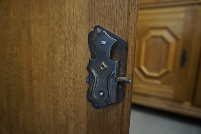 WITRYNA Z KOMODĄ LITY DĄB SZER. 134 CM