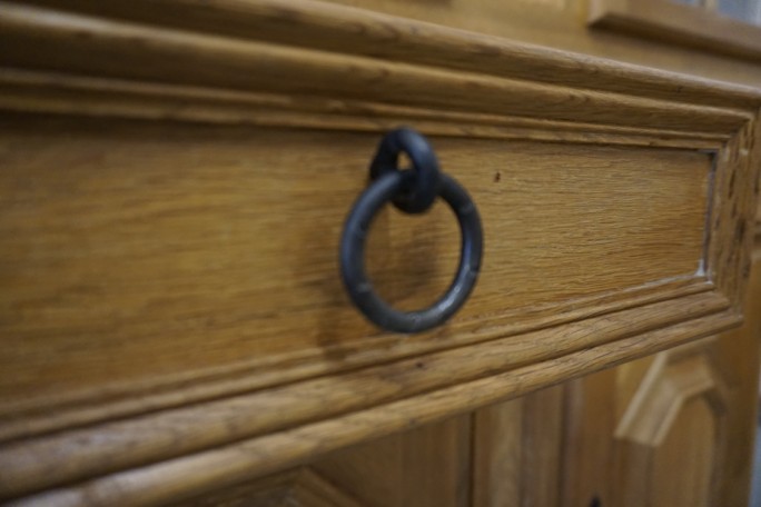 WITRYNA Z KOMODĄ LITY DĄB SZER. 134 CM