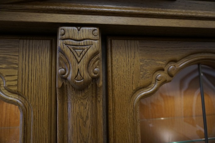 WITRYNA Z KOMODĄ DĘBOWA PODŚWIETLANA SZER. 187 CM