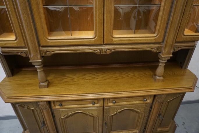 WITRYNA Z KOMODĄ DĘBOWA PODŚWIETLANA SZER. 187 CM