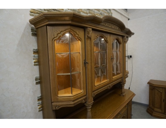 WITRYNA Z KOMODĄ DĘBOWA PODŚWIETLANA SZER. 187 CM