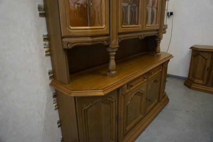 WITRYNA Z KOMODĄ DĘBOWA PODŚWIETLANA SZER. 187 CM