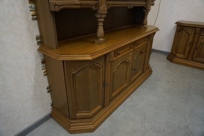 WITRYNA Z KOMODĄ DĘBOWA PODŚWIETLANA SZER. 187 CM