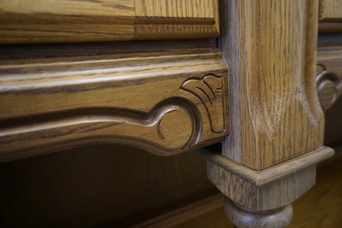 WITRYNA Z KOMODĄ DĘBOWA PODŚWIETLANA SZER. 187 CM