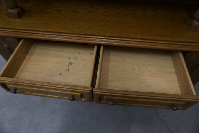 WITRYNA Z KOMODĄ DĘBOWA PODŚWIETLANA SZER. 187 CM