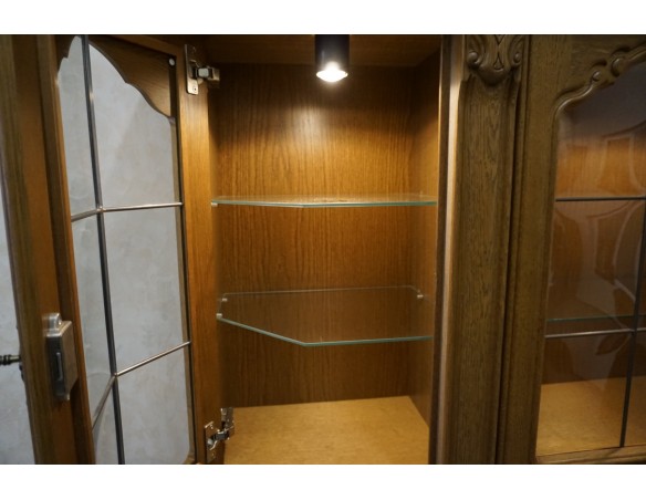 WITRYNA Z KOMODĄ DĘBOWA PODŚWIETLANA SZER. 187 CM