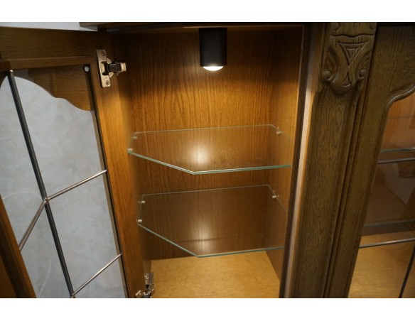 WITRYNA Z KOMODĄ DĘBOWA PODŚWIETLANA SZER. 187 CM