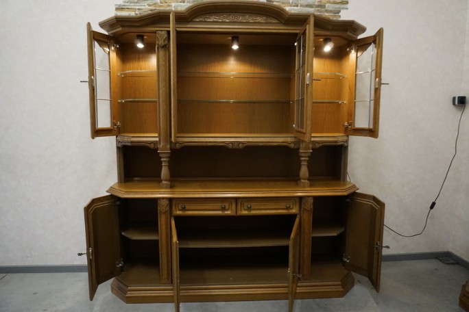 WITRYNA Z KOMODĄ DĘBOWA PODŚWIETLANA SZER. 187 CM