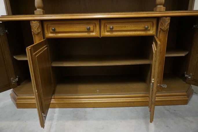 WITRYNA Z KOMODĄ DĘBOWA PODŚWIETLANA SZER. 187 CM