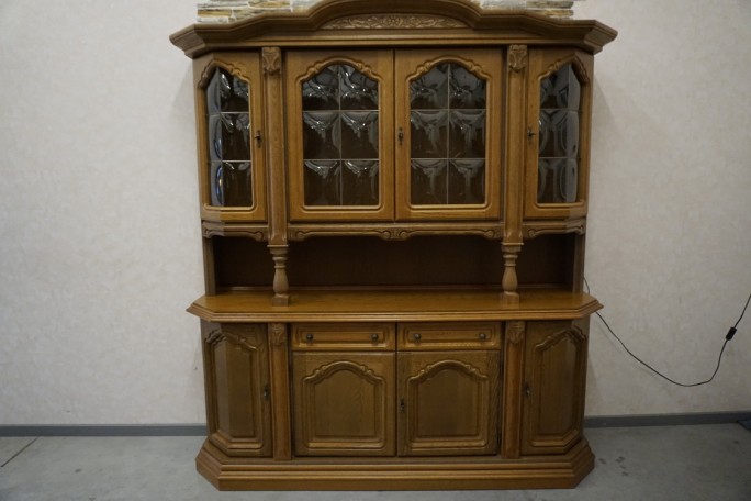 WITRYNA Z KOMODĄ DĘBOWA PODŚWIETLANA SZER. 187 CM