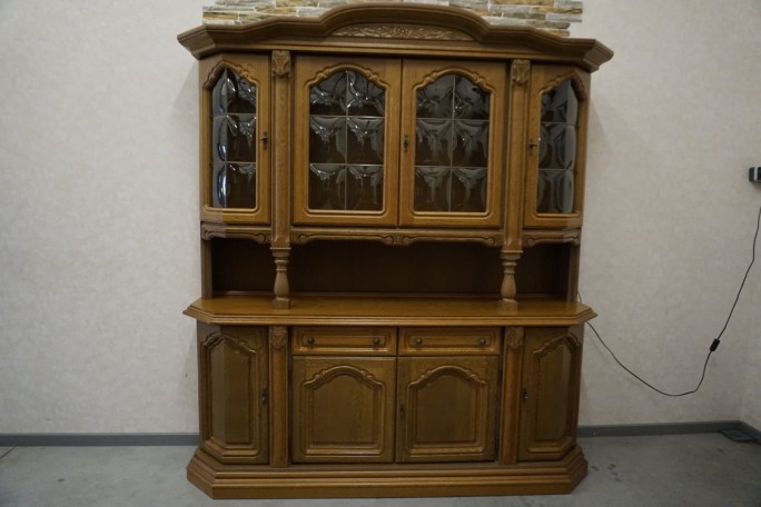 WITRYNA Z KOMODĄ DĘBOWA PODŚWIETLANA SZER. 187 CM