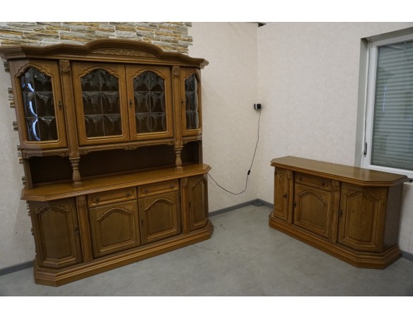 WITRYNA Z KOMODĄ DĘBOWA PODŚWIETLANA SZER. 187 CM