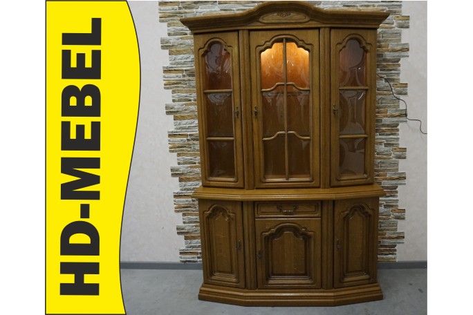 WITRYNA Z KOMODĄ DĘBOWA PODŚWIETLANA SZER. 130 CM