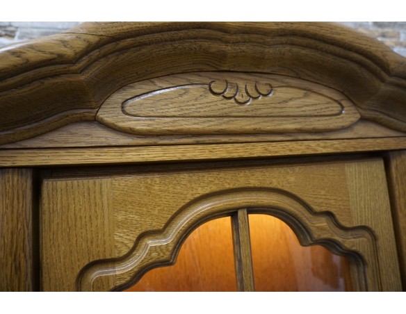 WITRYNA Z KOMODĄ DĘBOWA PODŚWIETLANA SZER. 130 CM