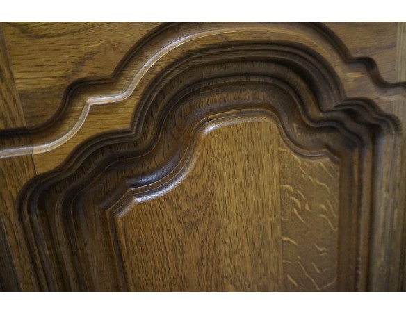 WITRYNA Z KOMODĄ DĘBOWA PODŚWIETLANA SZER. 130 CM