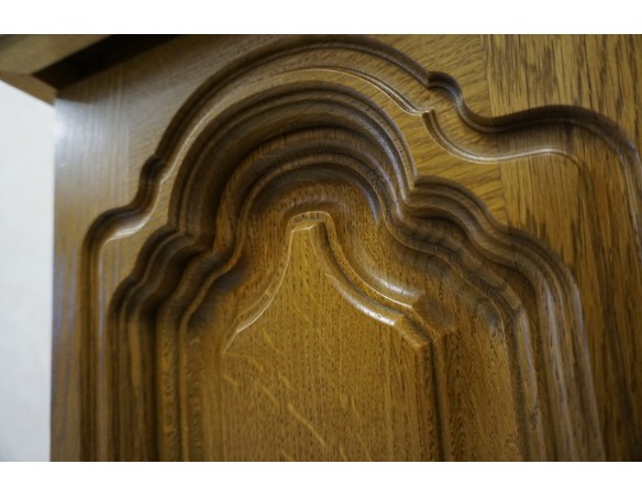 WITRYNA Z KOMODĄ DĘBOWA PODŚWIETLANA SZER. 130 CM