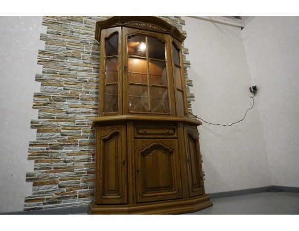 WITRYNA Z KOMODĄ DĘBOWA PODŚWIETLANA SZER. 115 CM