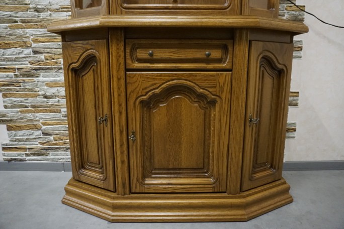 WITRYNA Z KOMODĄ DĘBOWA PODŚWIETLANA SZER. 115 CM