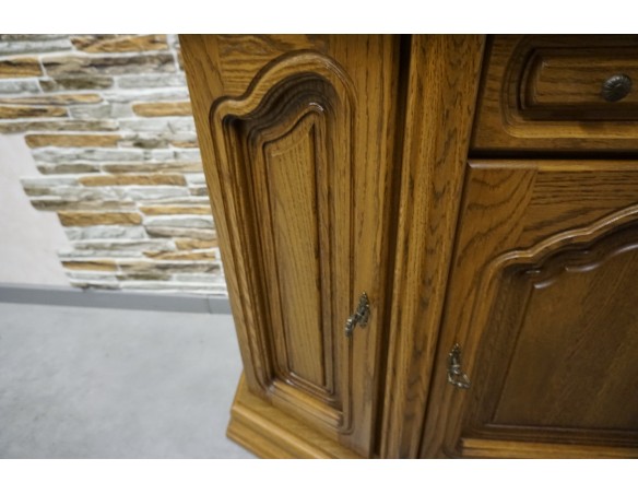 WITRYNA Z KOMODĄ DĘBOWA PODŚWIETLANA SZER. 115 CM