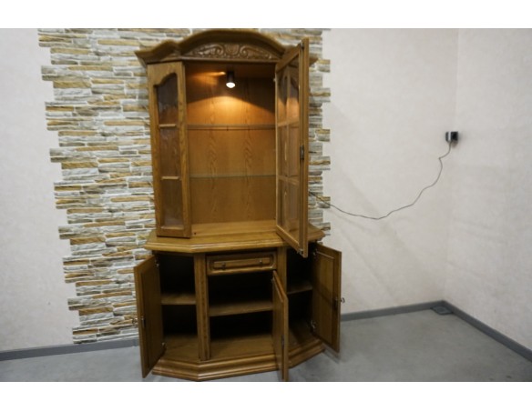 WITRYNA Z KOMODĄ DĘBOWA PODŚWIETLANA SZER. 115 CM