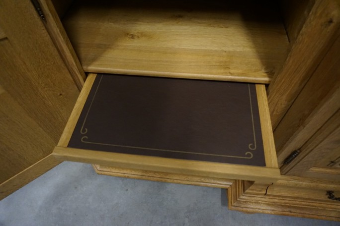 WITRYNA Z KOMODĄ LITY DĄB Z LITEGO DĘBU SZER....