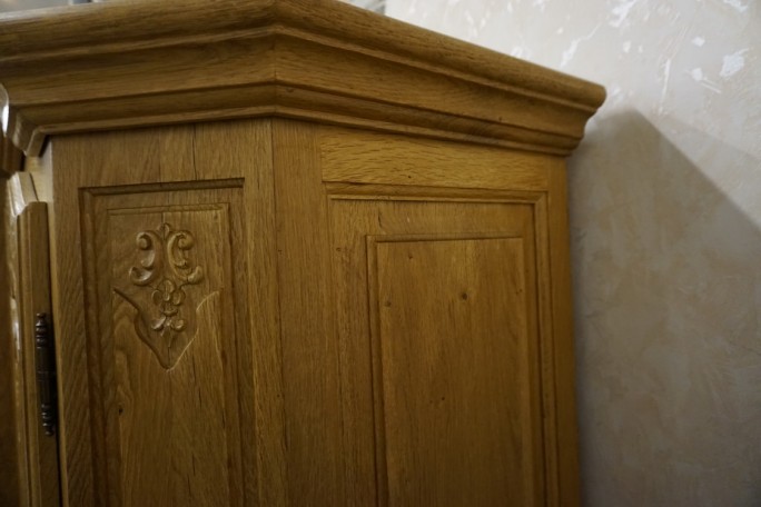 WITRYNA Z KOMODĄ LITY DĄB Z LITEGO DĘBU SZER....