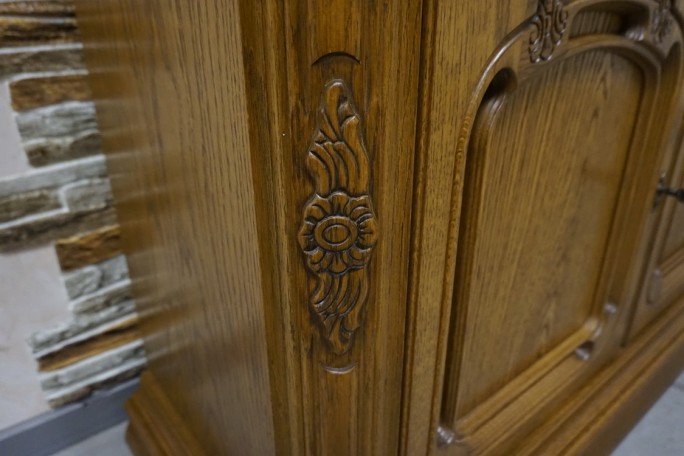 KOMODA DĘBOWA 3 DRZWIOWA SZER. 164 CM