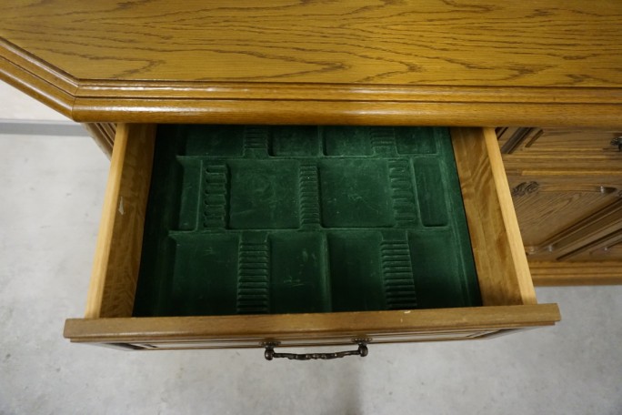 KOMODA DĘBOWA 3 DRZWIOWA SZER. 164 CM