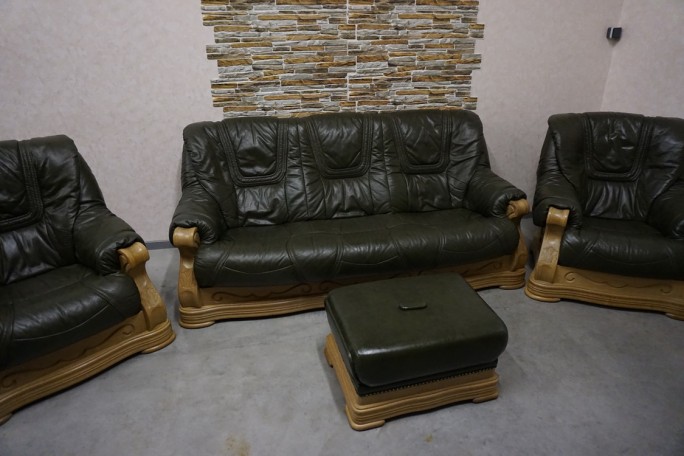 ZESTAW SKÓRA NATURALNA NA STELAŻU DĘBOWYM...