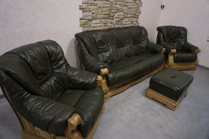 ZESTAW SKÓRA NATURALNA NA STELAŻU DĘBOWYM...