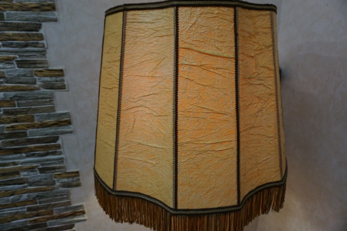 LAMPA STOJĄCA DĘBOWA ZE STYLOWYM DUŻYM ABAŻUREM...