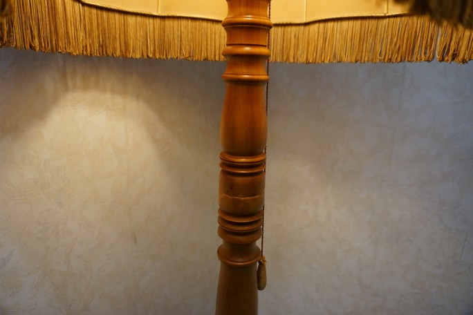 LAMPA STOJĄCA DĘBOWA ZE STYLOWYM DUŻYM ABAŻUREM...