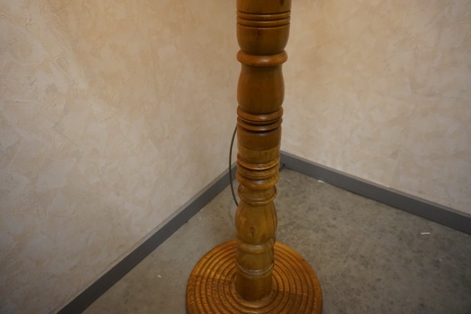 LAMPA STOJĄCA DĘBOWA ZE STYLOWYM DUŻYM ABAŻUREM...