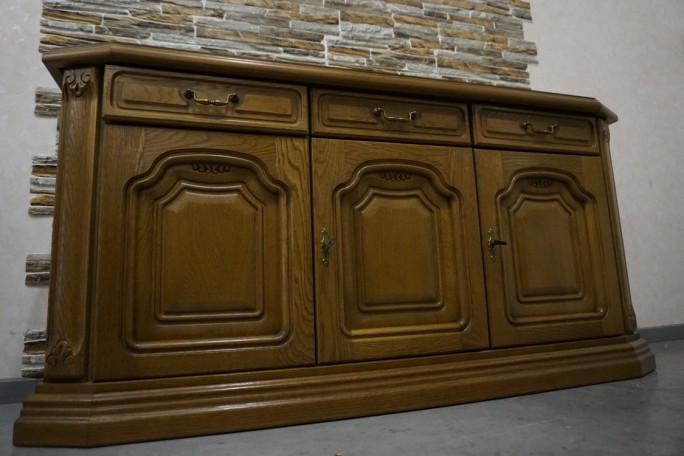 KOMODA DĘBOWA 3 DRZWIOWA SZER. 158 CM