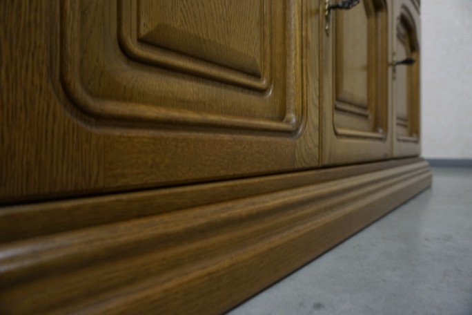 KOMODA DĘBOWA 3 DRZWIOWA SZER. 158 CM