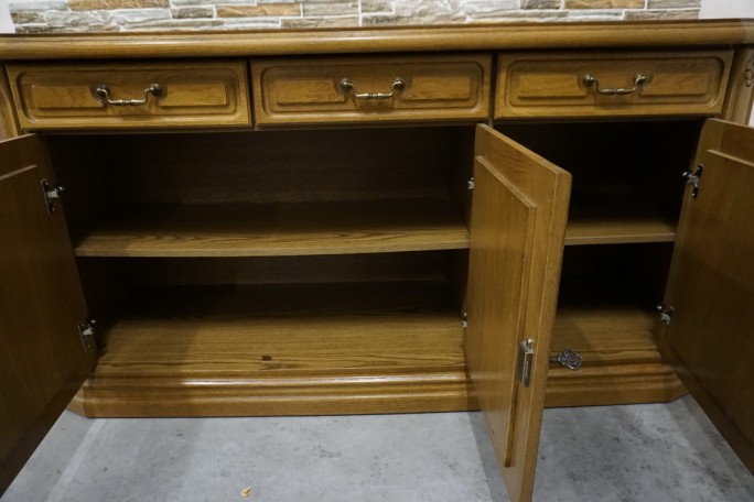 KOMODA DĘBOWA 3 DRZWIOWA SZER. 158 CM