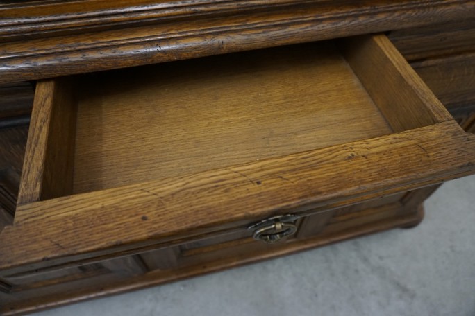 WITRYNA Z KOMODĄ CIEMNY LITY DĄB SZER. 169CM