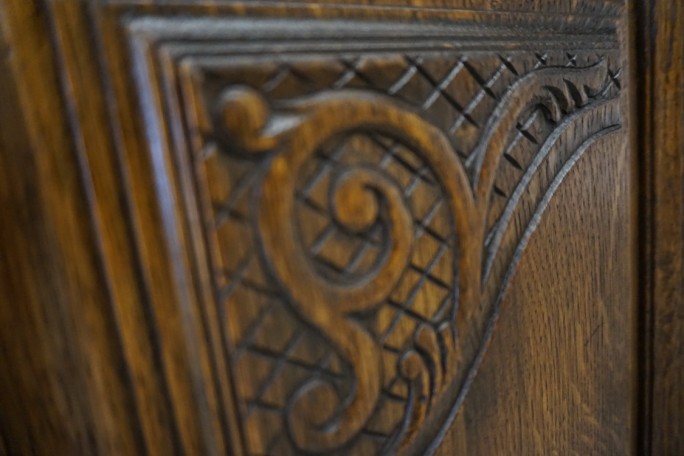 WITRYNA Z KOMODĄ CIEMNY LITY DĄB SZER. 169CM