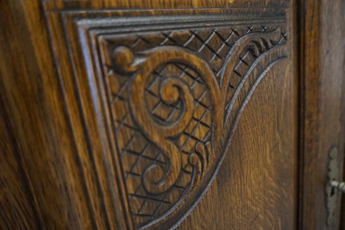 WITRYNA Z KOMODĄ CIEMNY LITY DĄB SZER. 169CM