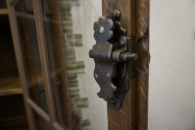 WITRYNA Z KOMODĄ CIEMNY LITY DĄB SZER. 169CM