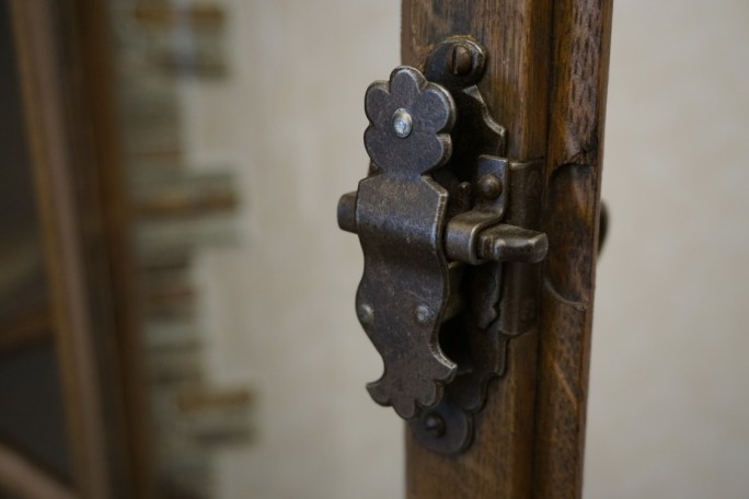 WITRYNA Z KOMODĄ CIEMNY LITY DĄB SZER. 169CM