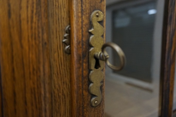 WITRYNA Z KOMODĄ CIEMNY LITY DĄB SZER. 169CM