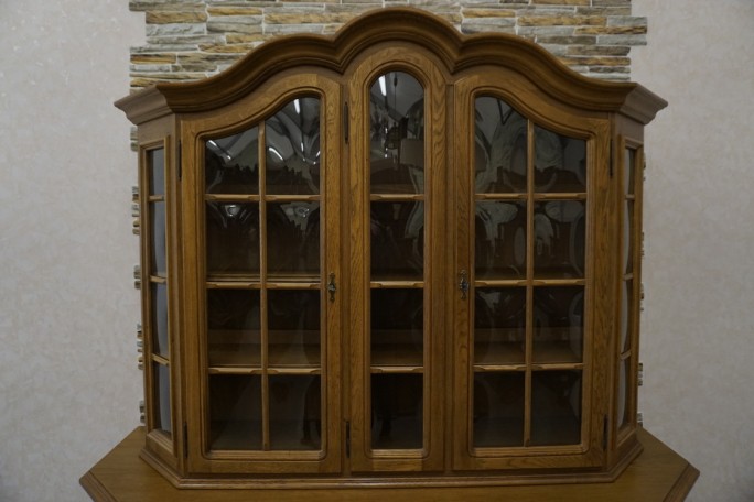 WITRYNA Z KOMODĄ DĘBOWA PODŚWIETLANA SZER. 185 CM