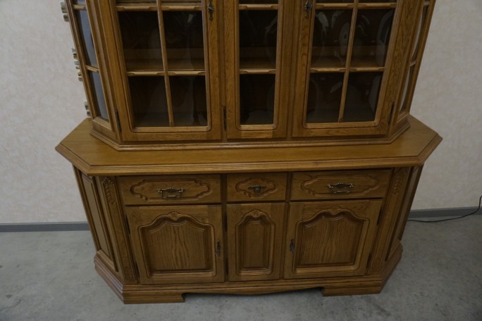 WITRYNA Z KOMODĄ DĘBOWA PODŚWIETLANA SZER. 185 CM