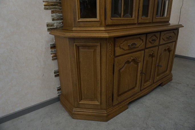 WITRYNA Z KOMODĄ DĘBOWA PODŚWIETLANA SZER. 185 CM