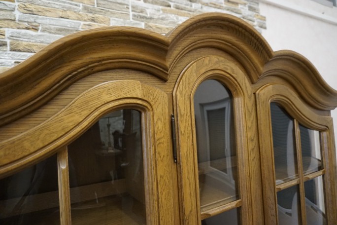 WITRYNA Z KOMODĄ DĘBOWA PODŚWIETLANA SZER. 185 CM