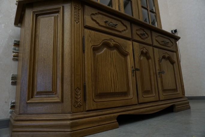 WITRYNA Z KOMODĄ DĘBOWA PODŚWIETLANA SZER. 185 CM