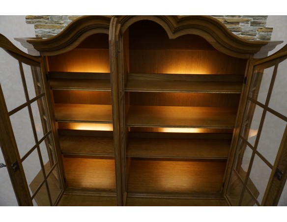 WITRYNA Z KOMODĄ DĘBOWA PODŚWIETLANA SZER. 185 CM